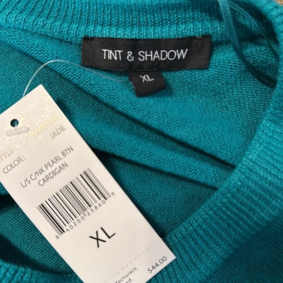 🌹NWT:TINT & SHADOW PEARL BUTTON SWEATER - Picture 7 of 8